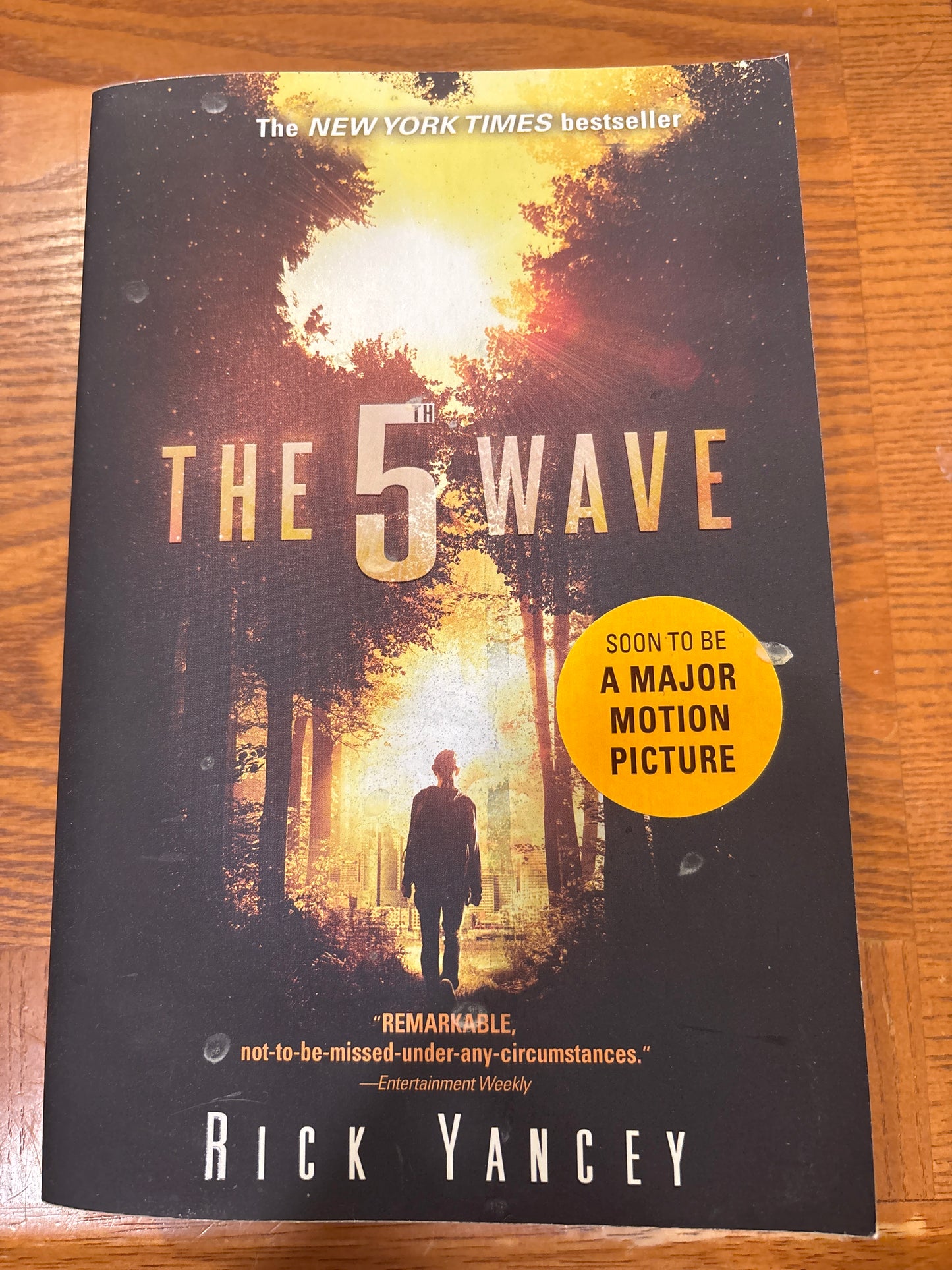 The 5th Wave (The Trilogy of the 5th Wave series, book 1) by Rick Yancey paperback YA (like new)