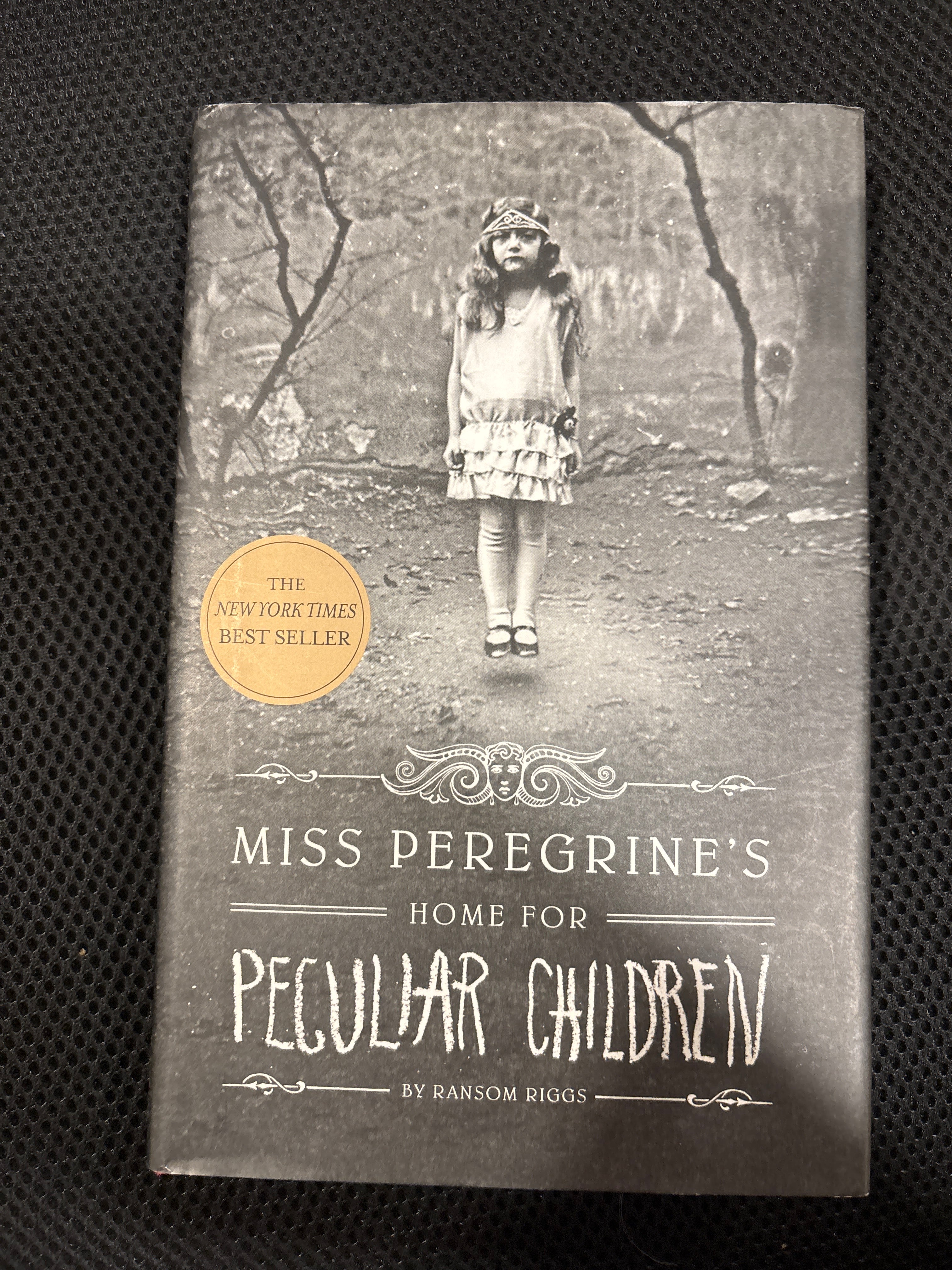 Miss Peregrine’s Home for Peculiar Children (book 1 of Miss Peregrine‘s Peculiar Children series) hardcover YA (new)