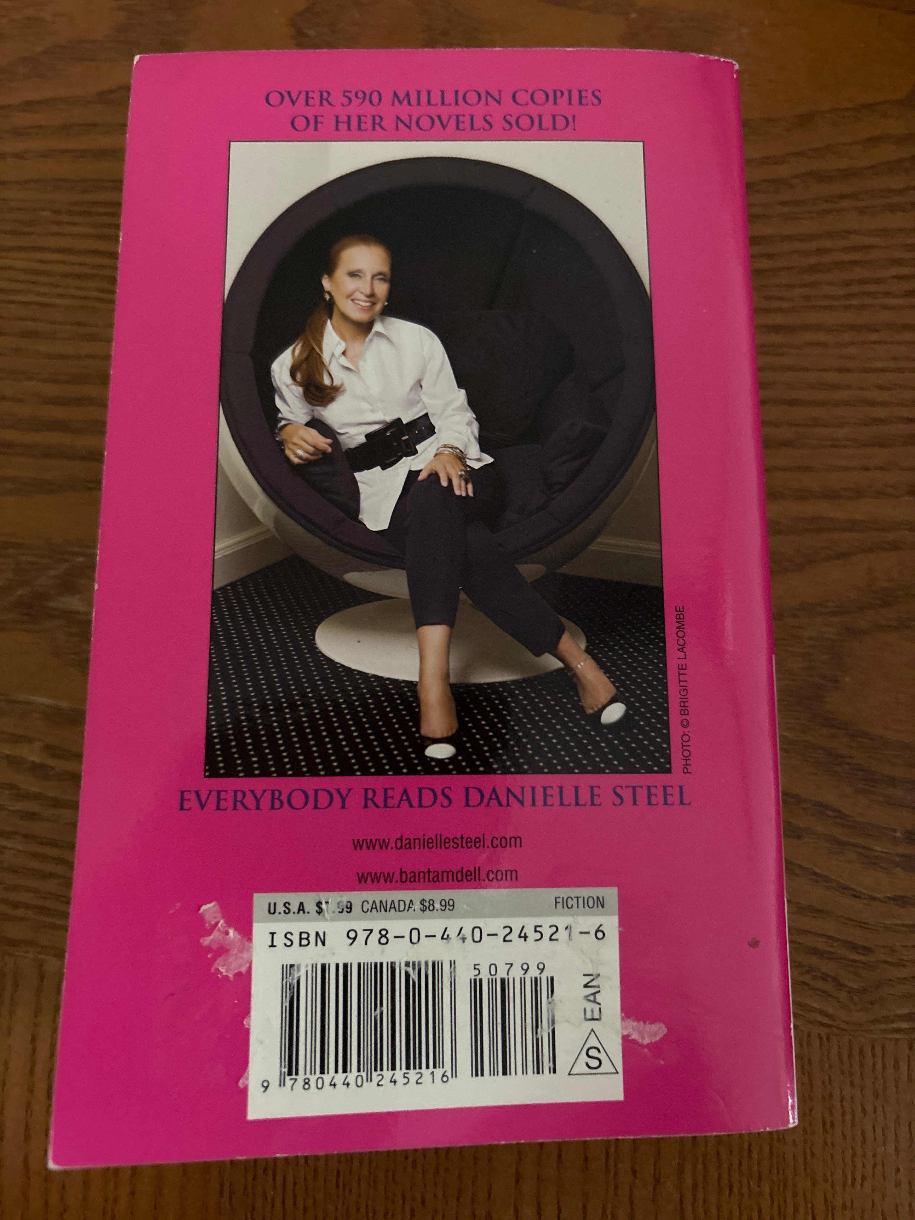 Big Girl by Danielle Steel paperback (mass market) (like new)