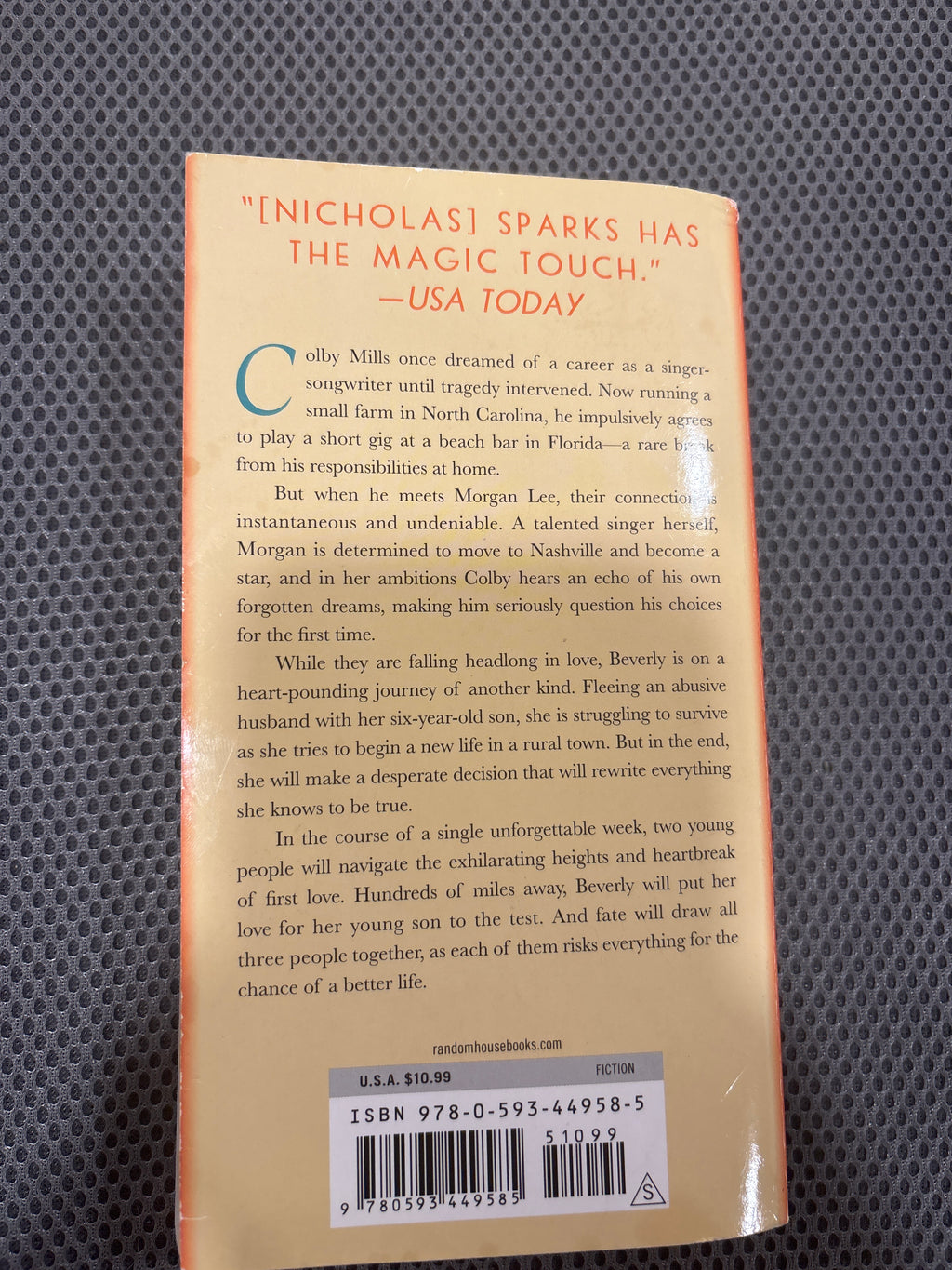 Dreamland by Nicholas Sparks paperback (mass market) (rescued)