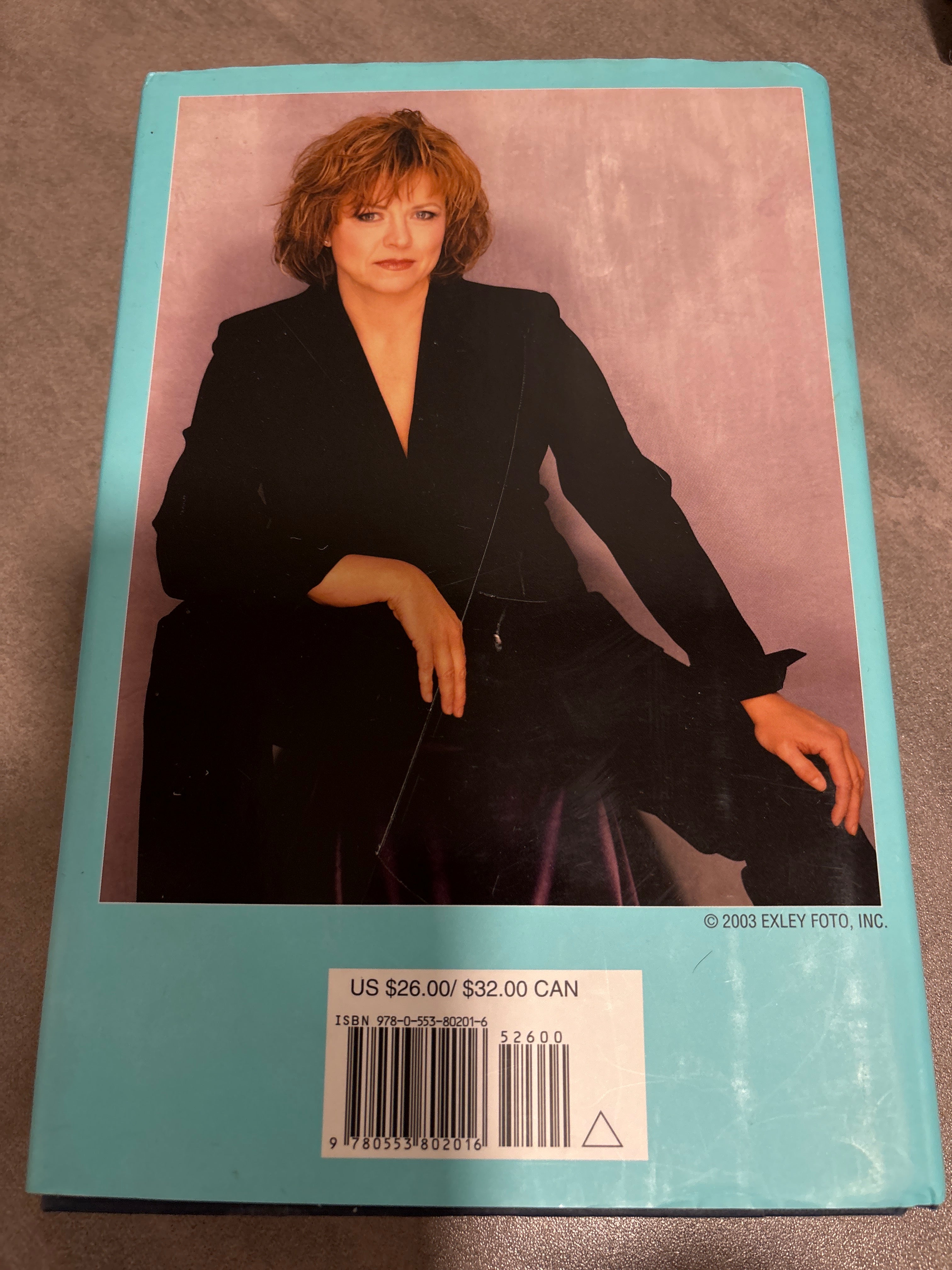 Alibi Man (book 2 of the Elena Estes series) by Tami Hoag hardcover (like new)