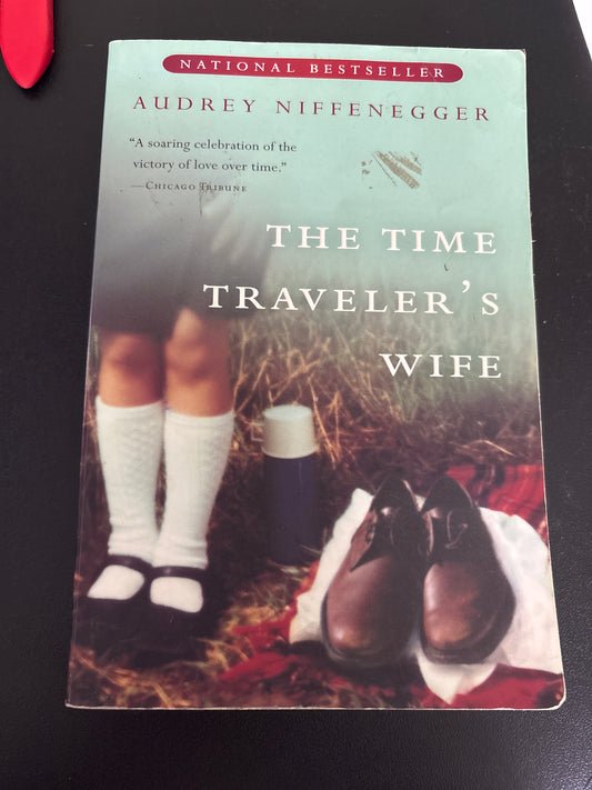 The Time Traveler’s Wife by Audrey Niffenegger paperback (like new)