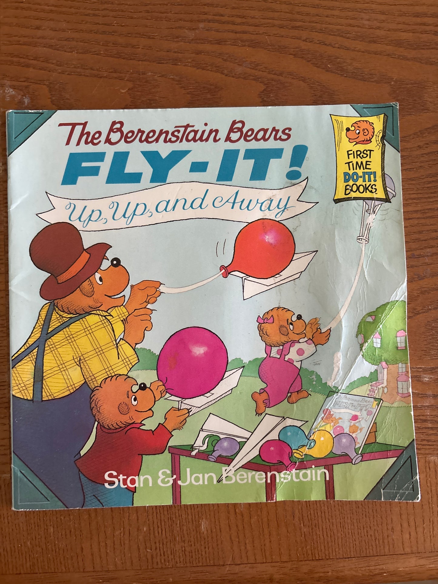 The Berenstain Bears Fly-It! Up, Up, and Away by Stan & Jan Berenstain rescued/paperback