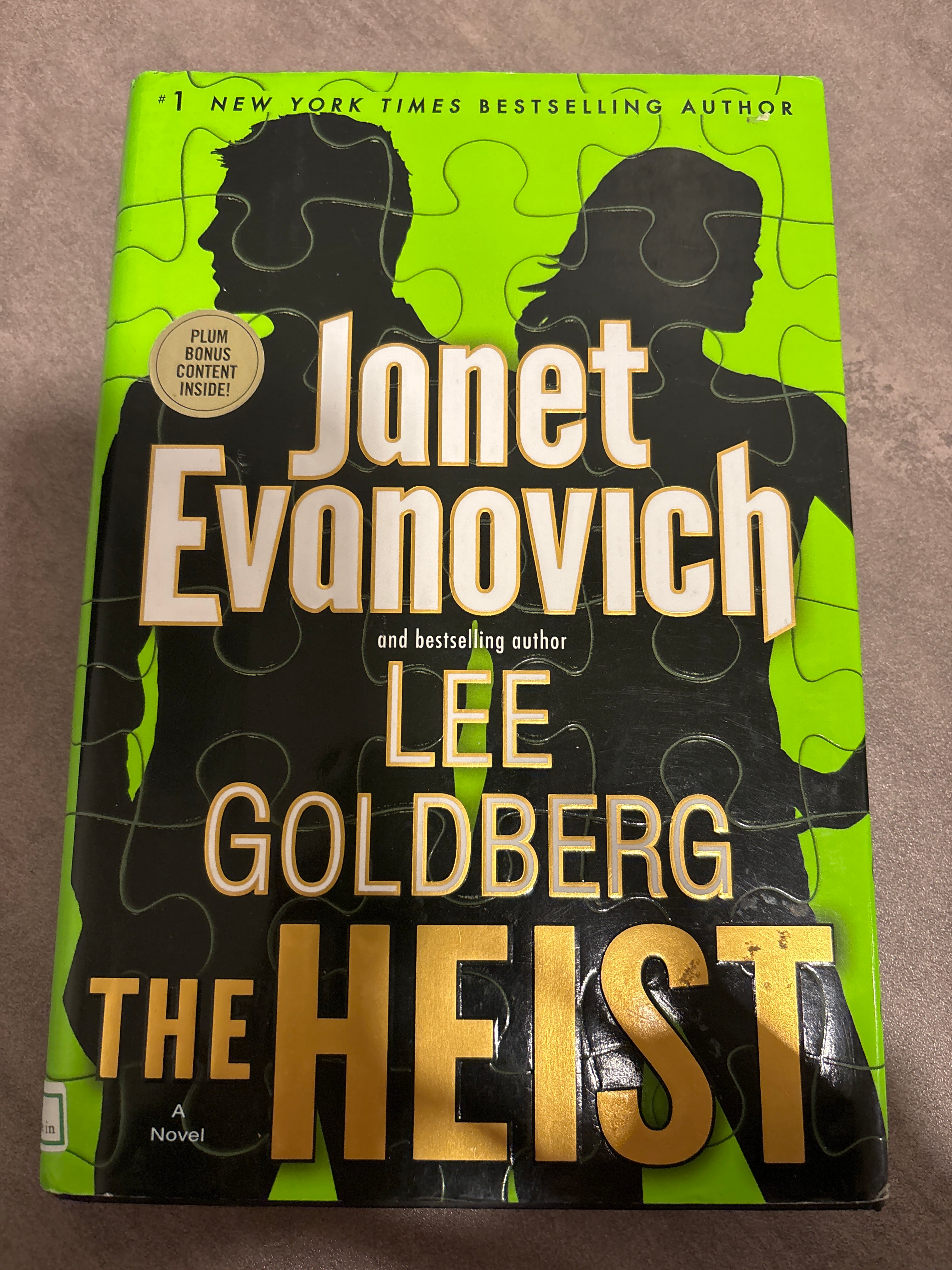 The Heist (book 1 of the Fox and O'Hare series) by Janet Evanovich and Lee Goldberg hardcover (like new)