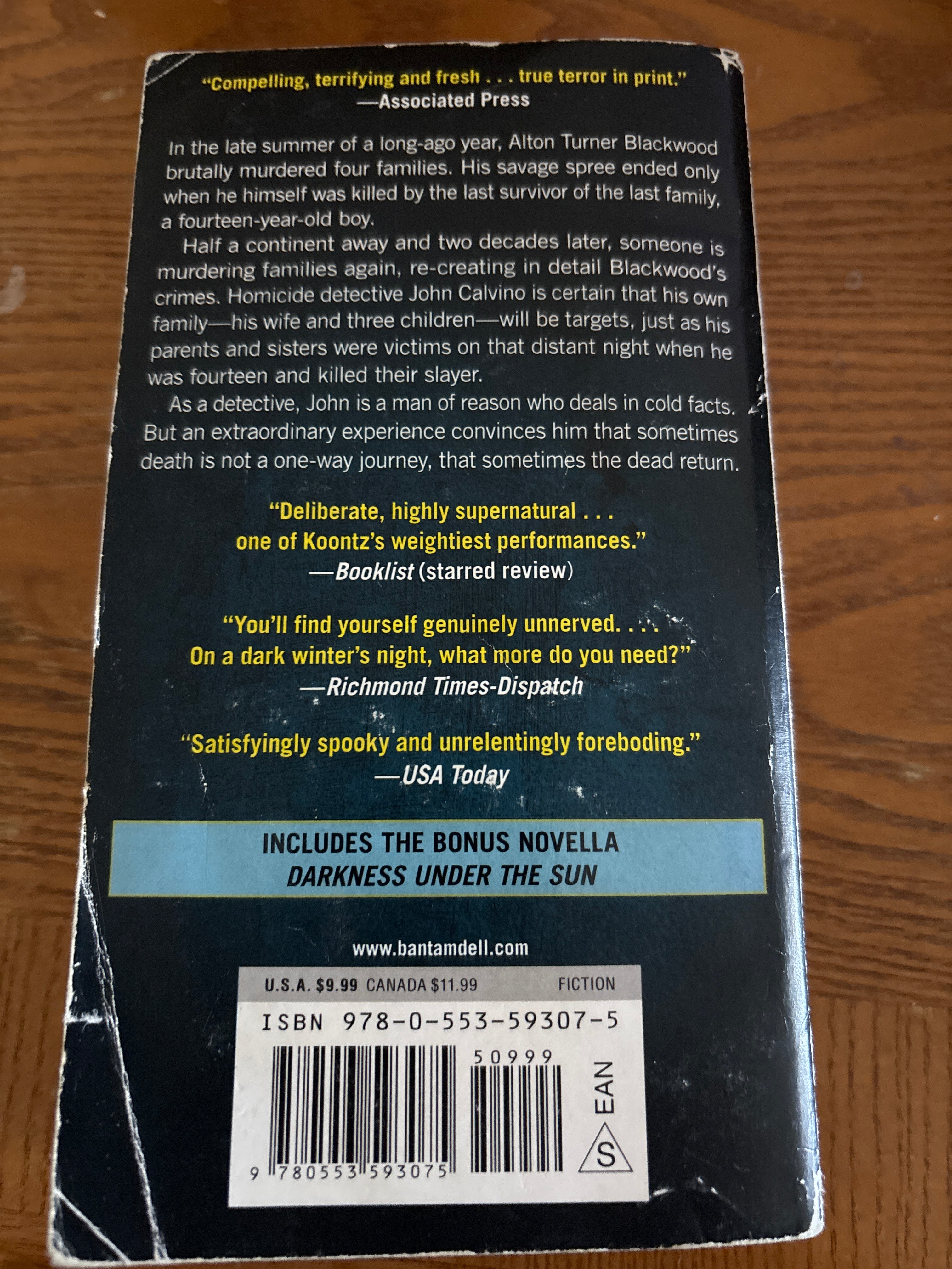 What the Night Knows by Dean Koontz (mass market) (rescued)