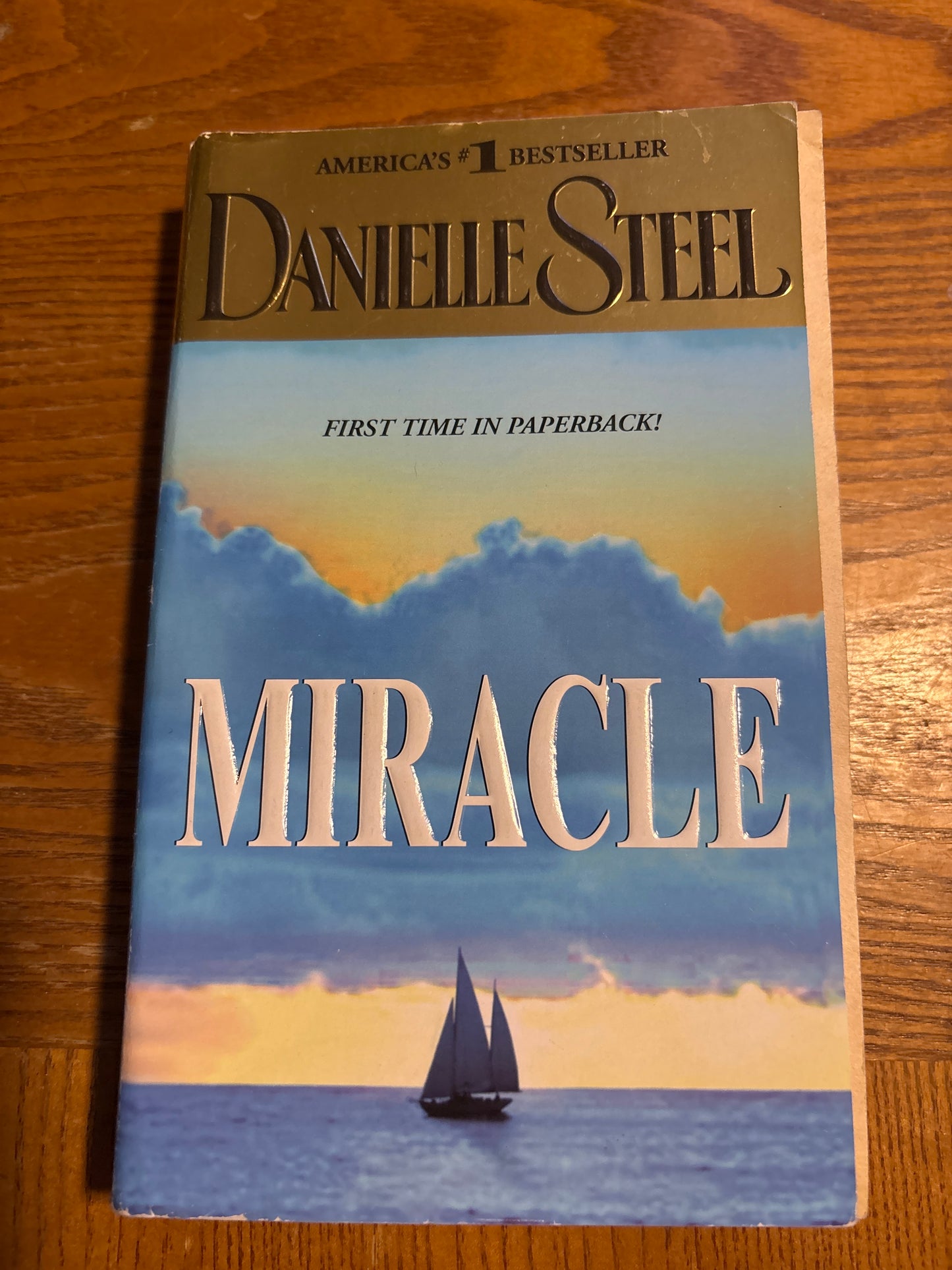 Miracle by Danielle Steel rescued/paperback (mass market)