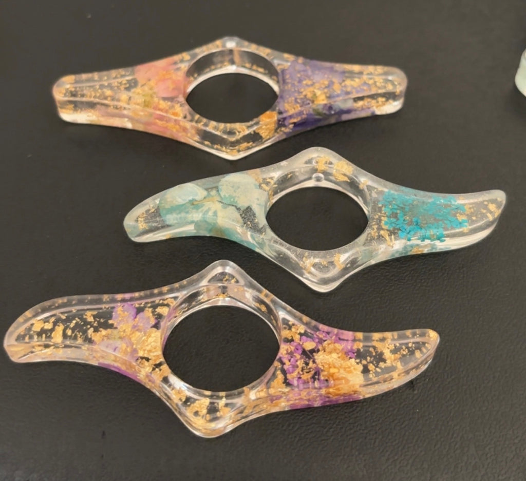 Thumb book page holder resin flower