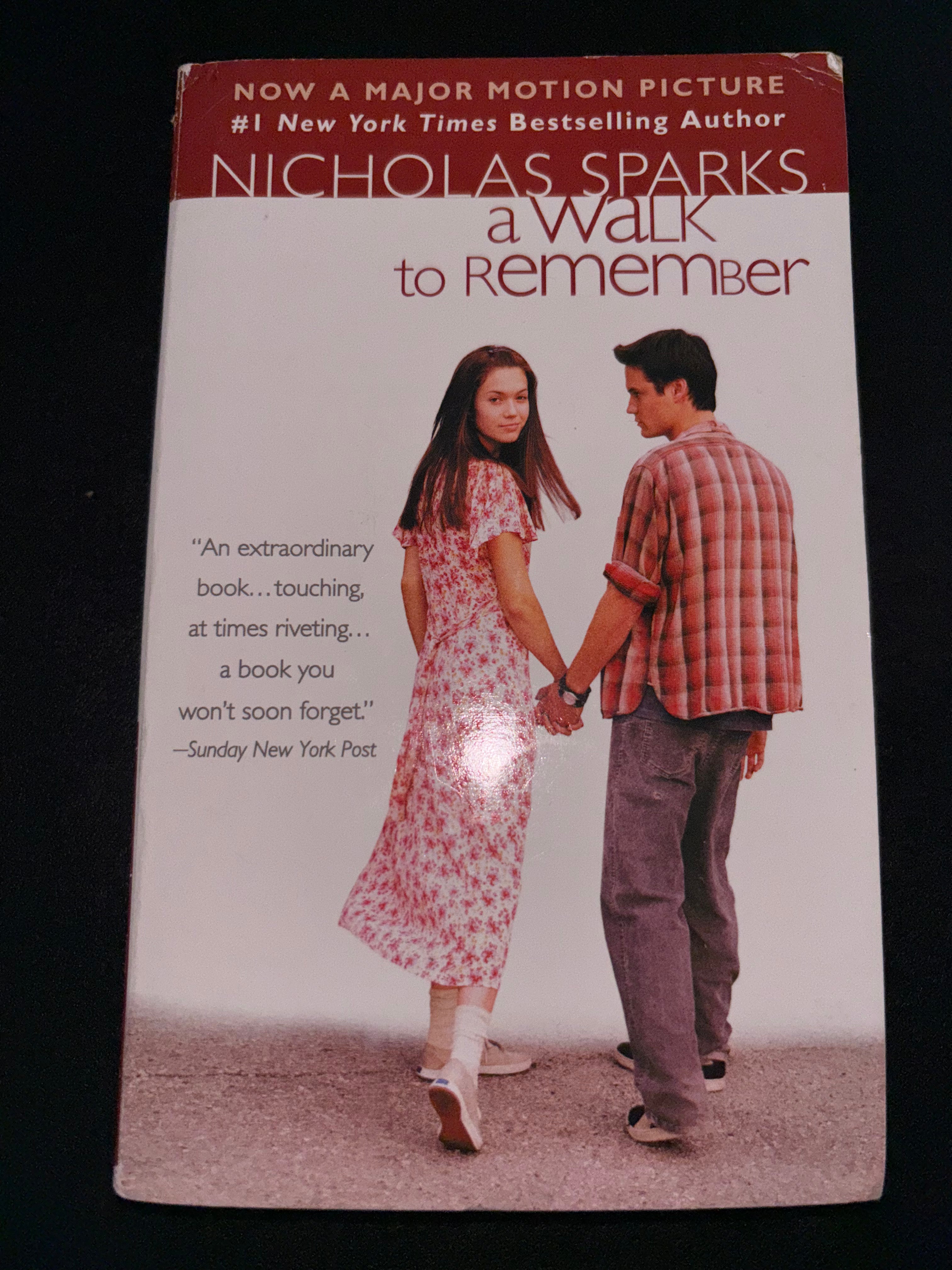 A Walk to Remember by Nicholas Sparks mass market (rescued) (2-cover options, 1 movie tie in)