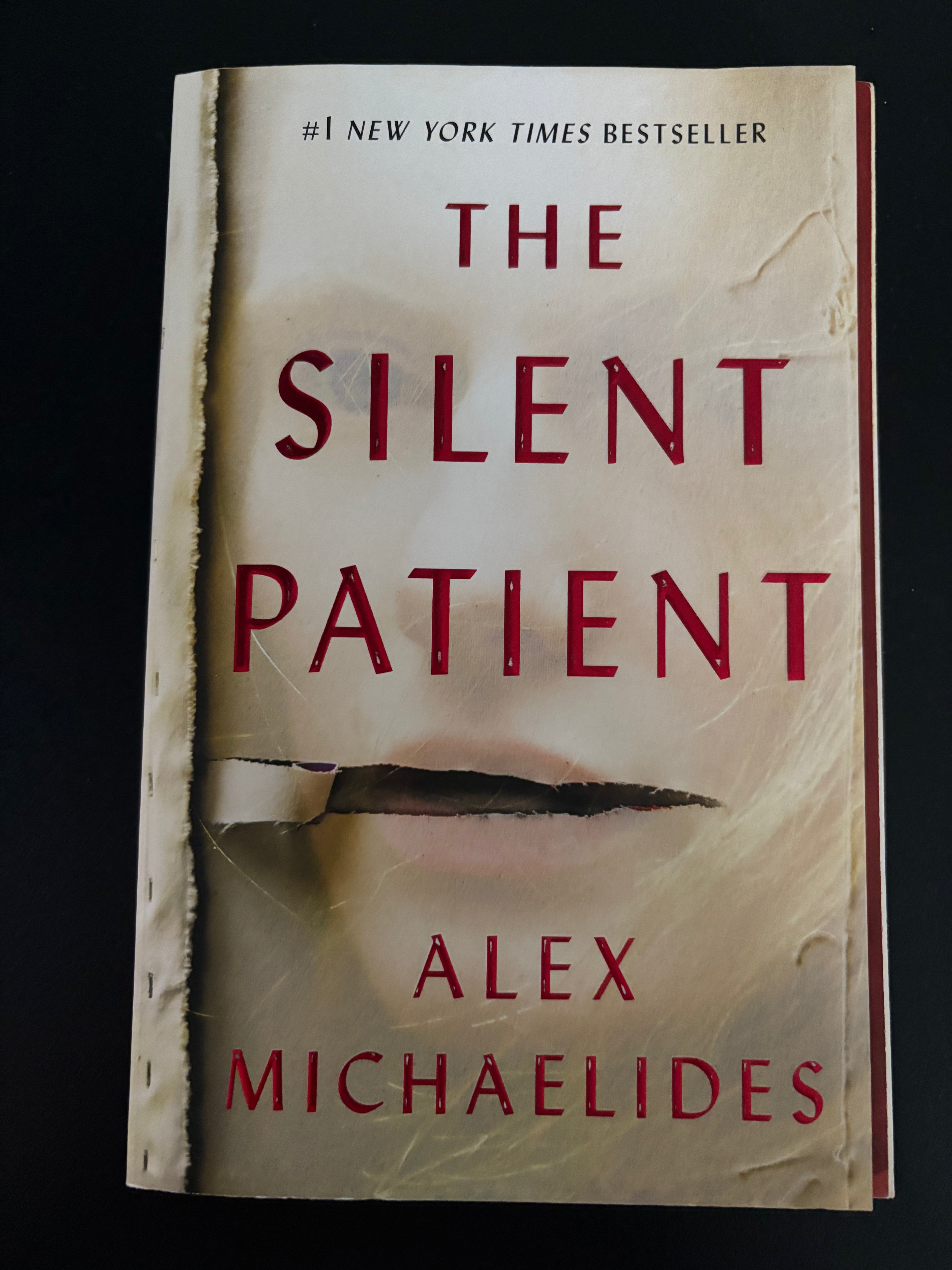 The Silent Patient by Alex Michaelides paperback (like new)