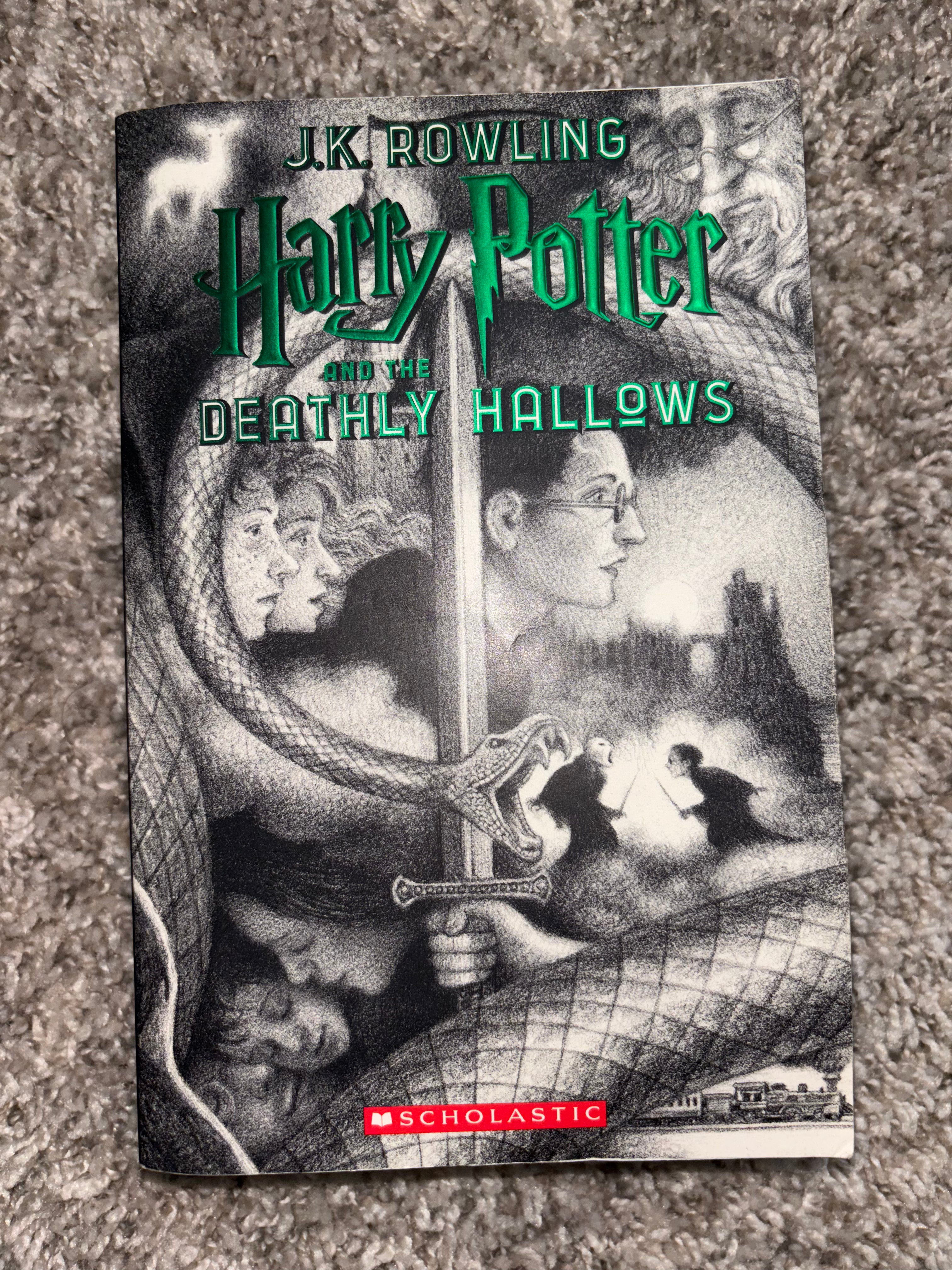 Harry Potter and the Deathly Hallows 20th Anniversary cover (Book 7 of the Harry Potter series) by J.K. Rowling Tween/YA paperback (rescued)