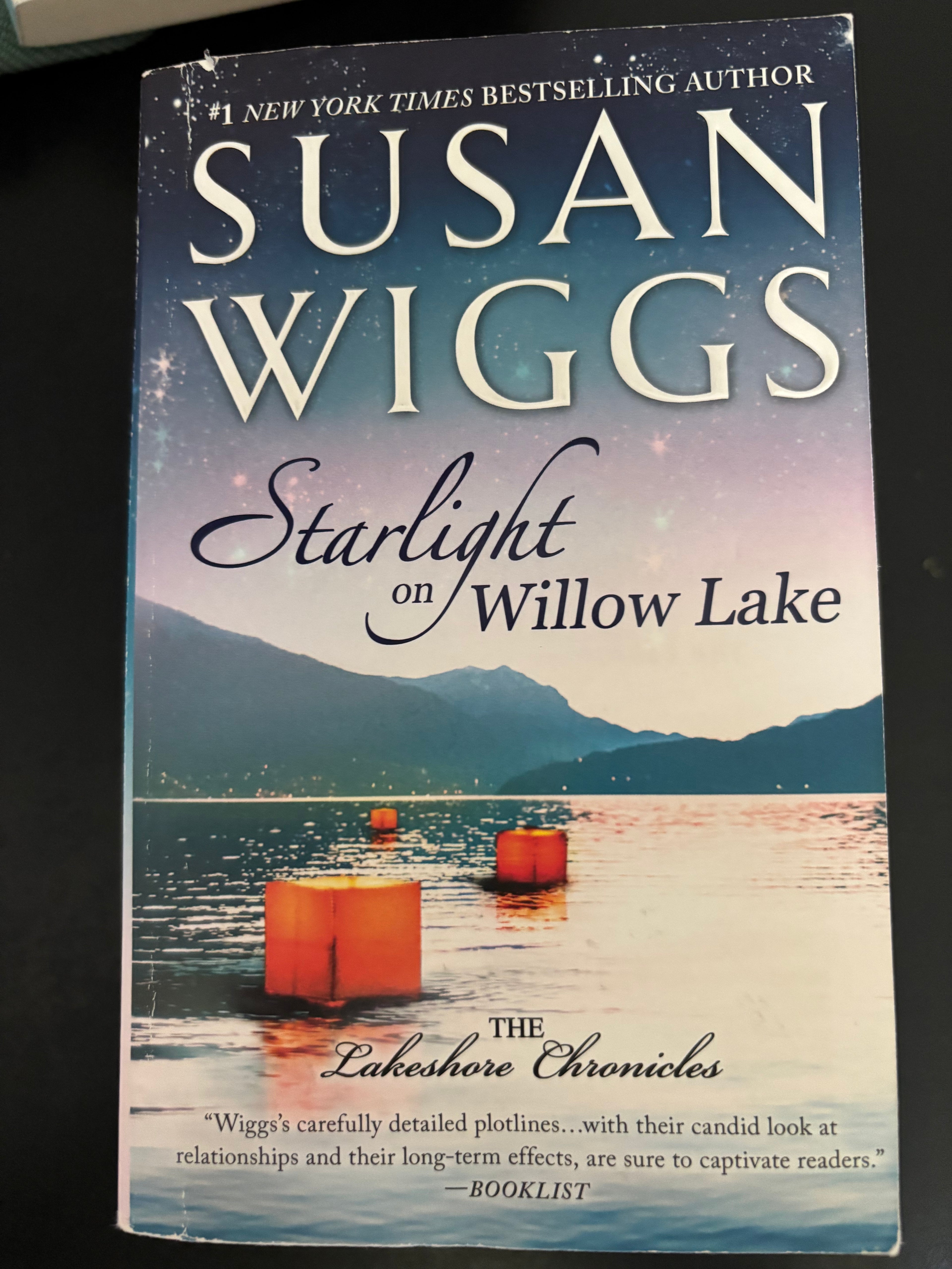Starlight on Willow Lake (Book 11 of the Lakeshore Chronicles) by Susan Wiggs mass market (rescued)