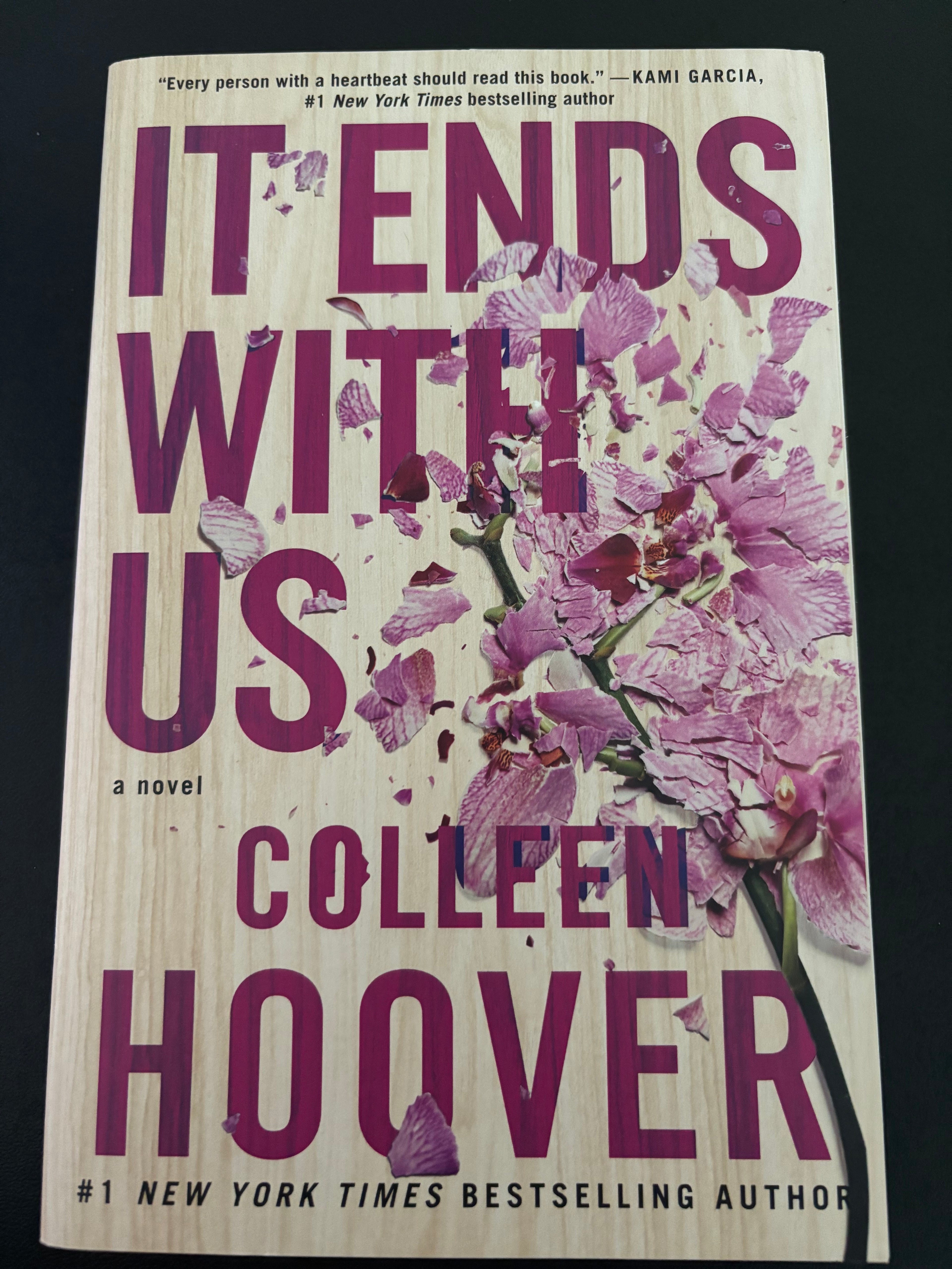 It Ends With Us (Book 1 of It Ends With Us series) by Colleen Hoover paperback (like new)