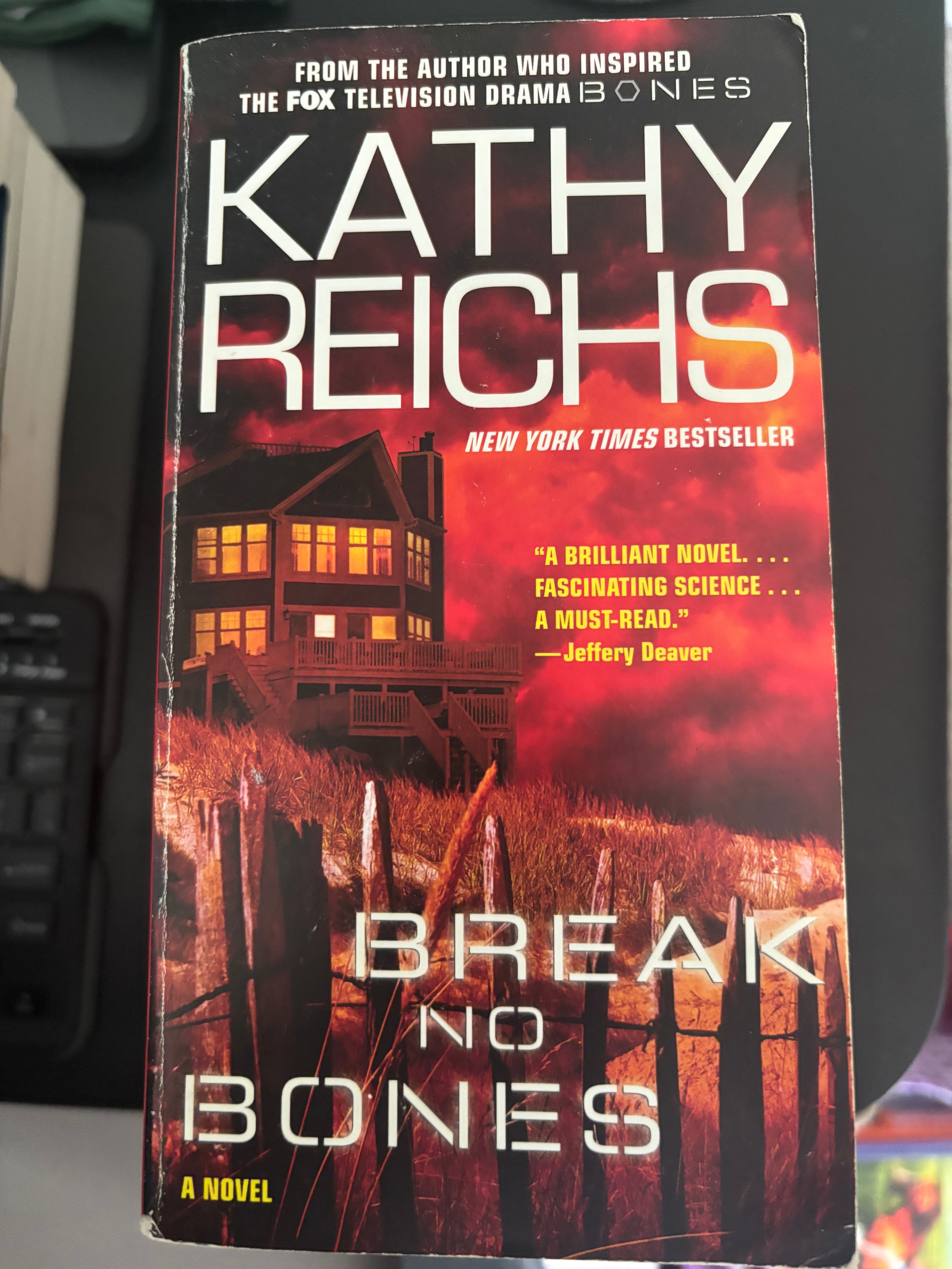 Break No Bones (Book 9 of the Temperance Brennan series) by Kathy Reichs mass market (rescued)