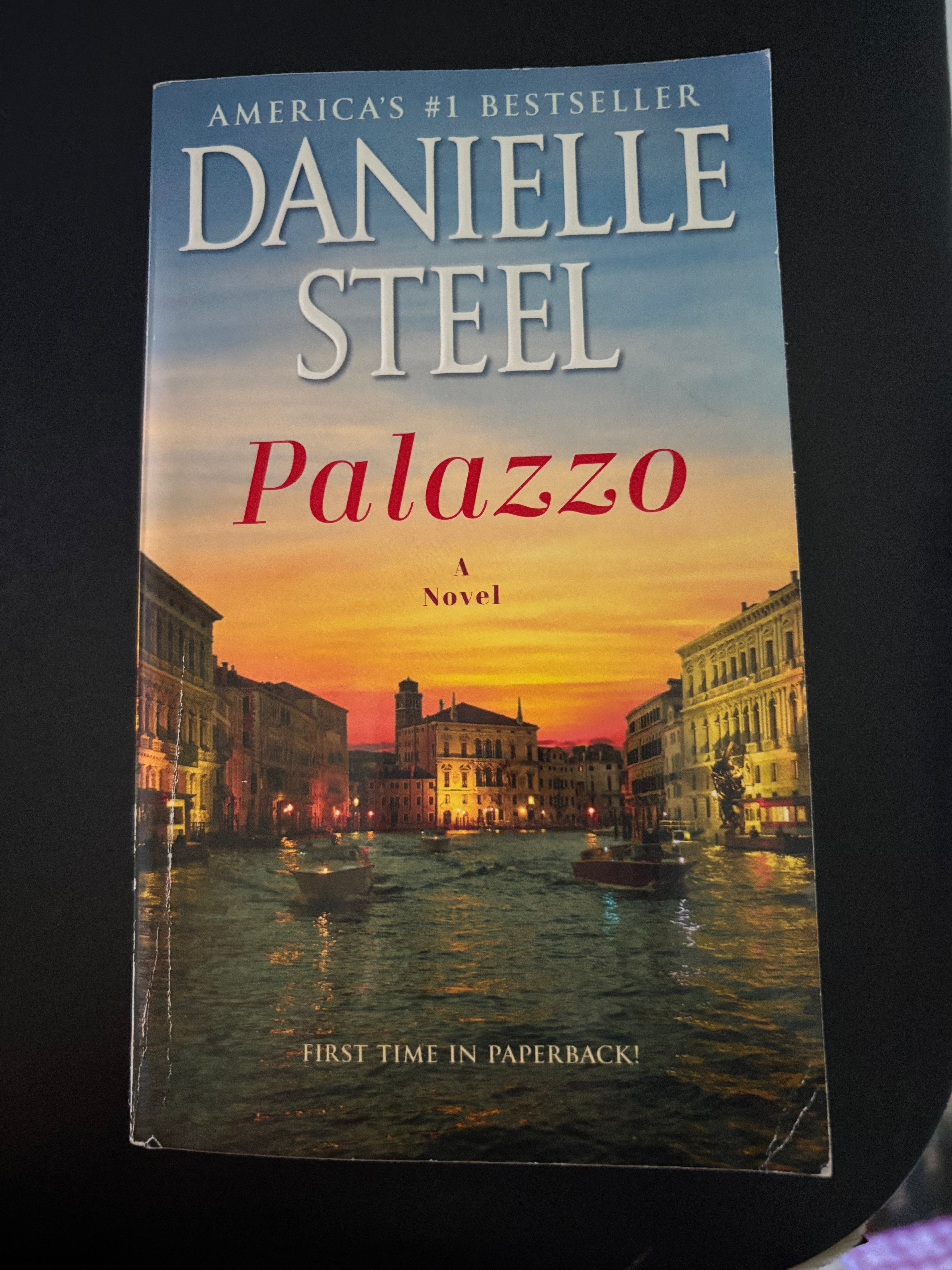 Palazzo by Danielle Steel mass market (like new)