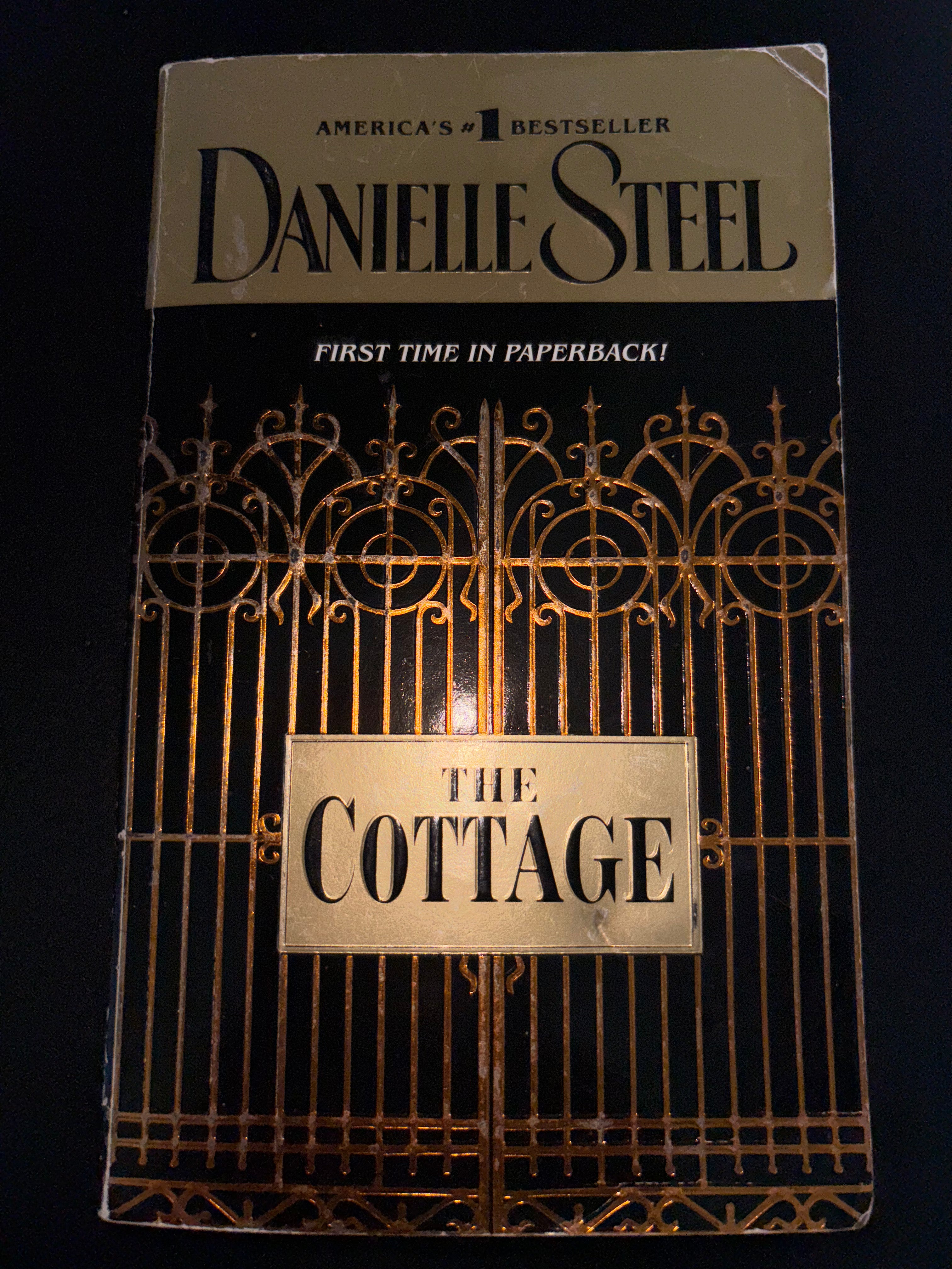 The Cottage by Danielle Steel mass market (rescued)