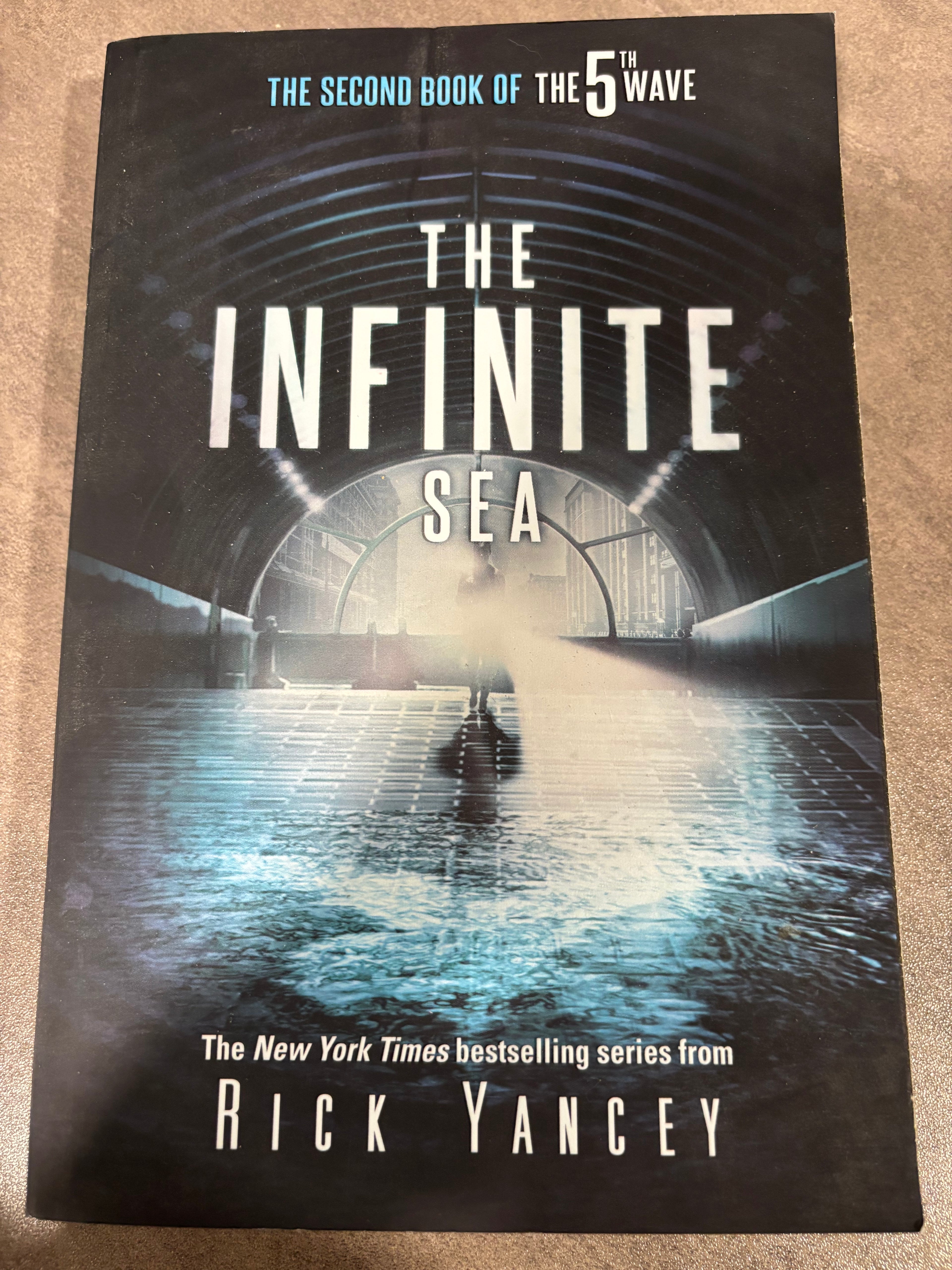 The Infinite Sea (The Trilogy of the 5th Wave series, book 2) by Rick Yancey paperback YA (like new)