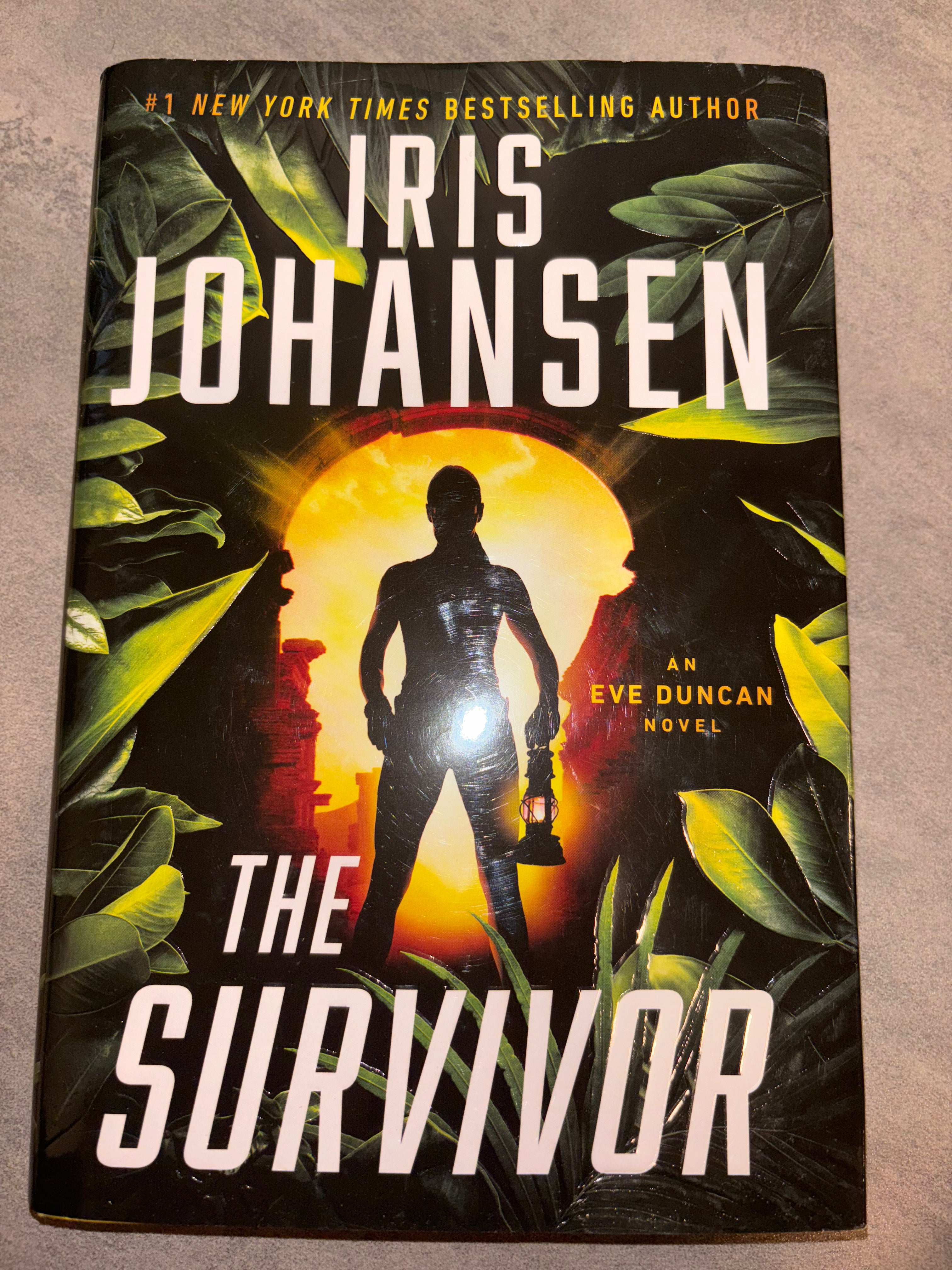 The Survivor (book 30 of the Eve Duncan series) by Iris Johansen hardcover (like new)