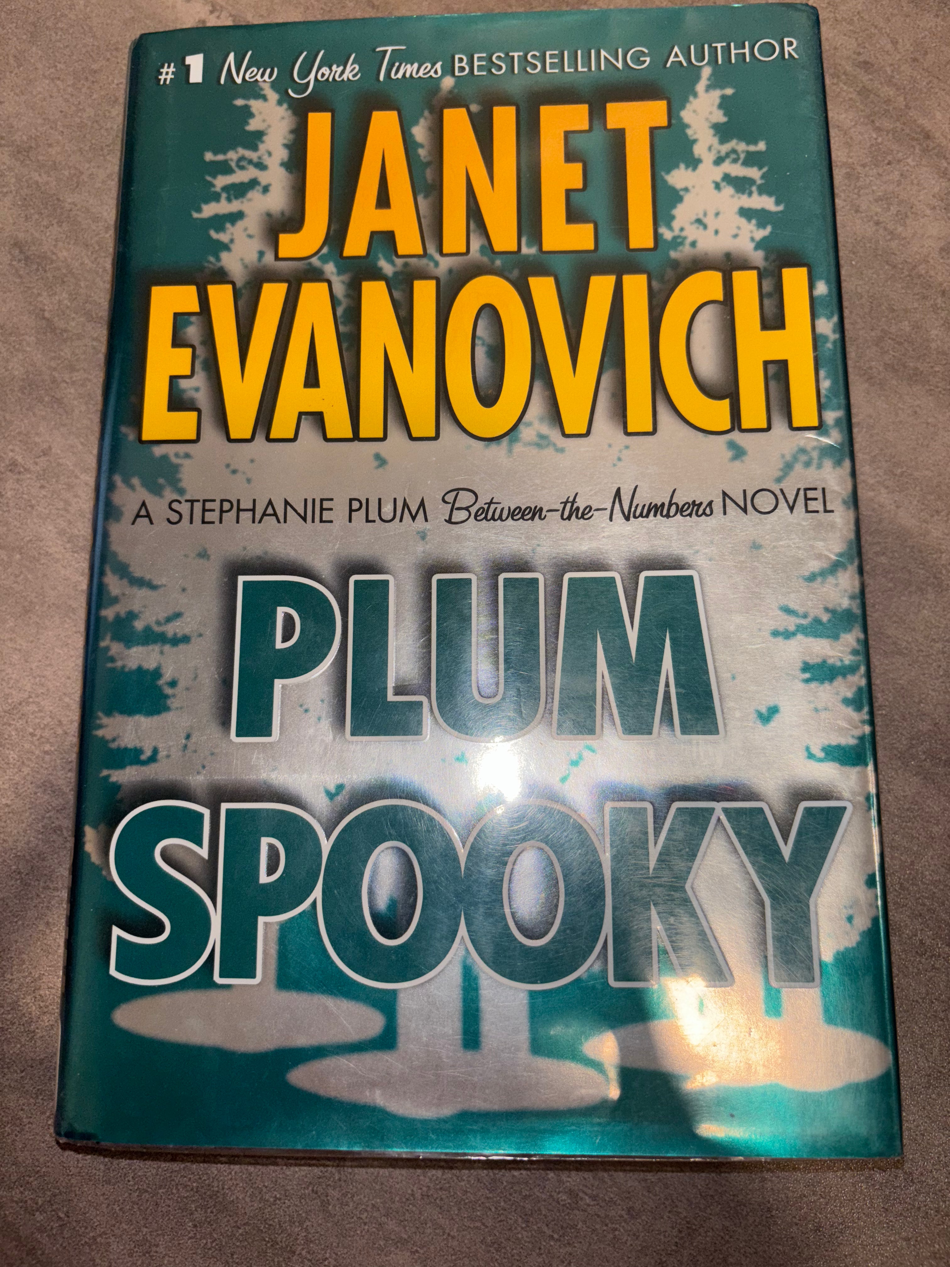 Plum Spooky by Janet Evanovich hardcover (rescued library copy)